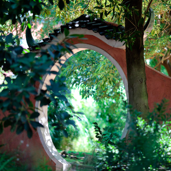 Jardim Oriental - Porta da Lua no topo norte do Jardim