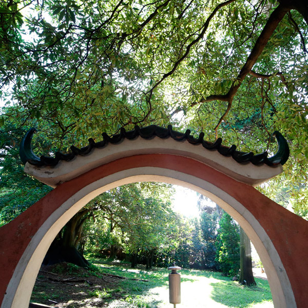 Jardim Oriental - Porta da Lua no topo norte do Jardim