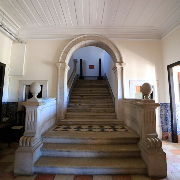 Palácio dos Condes da Calheta – Interior. Escadaria de acesso ao 1.º piso